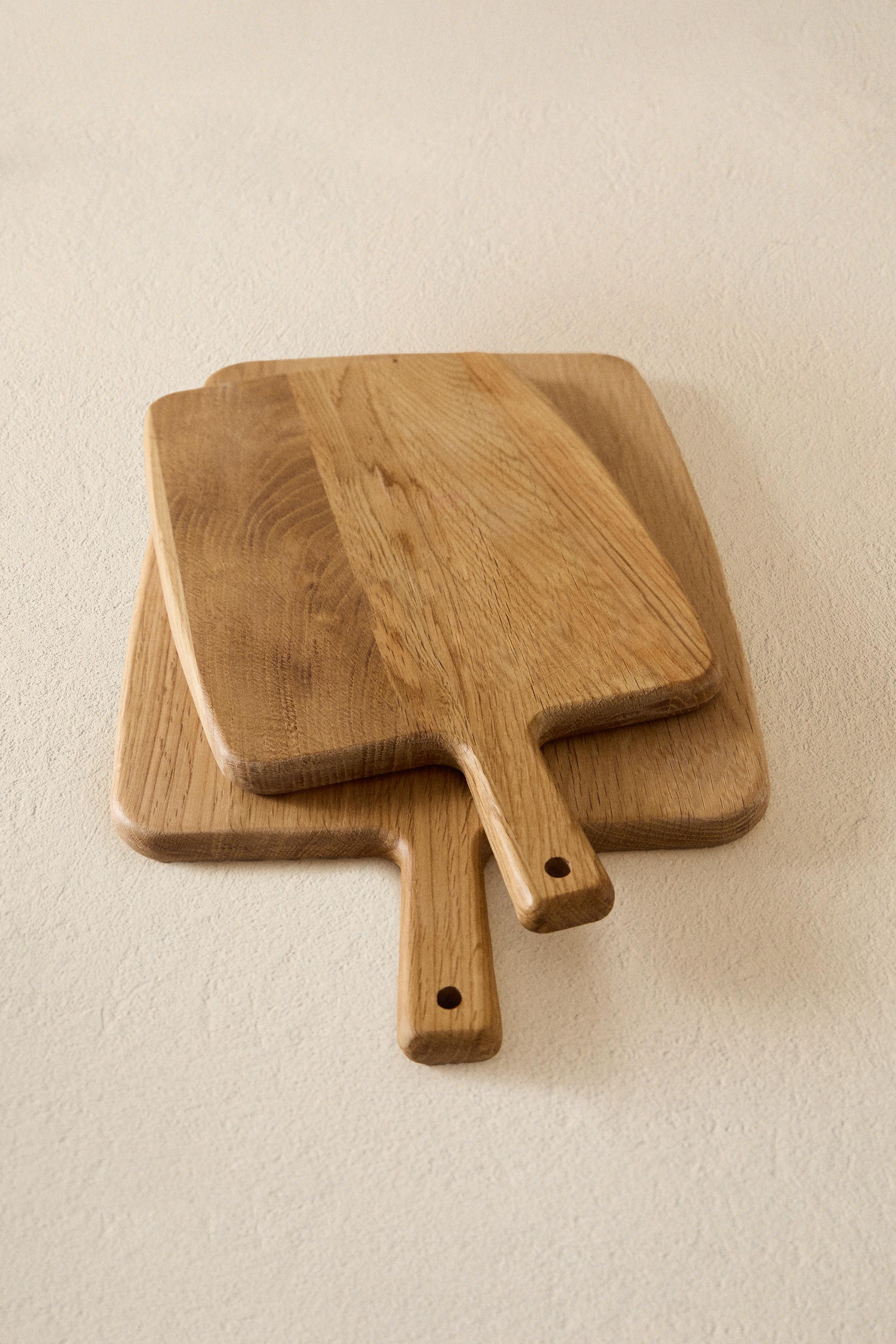 WOODEN CUTTING BOARD